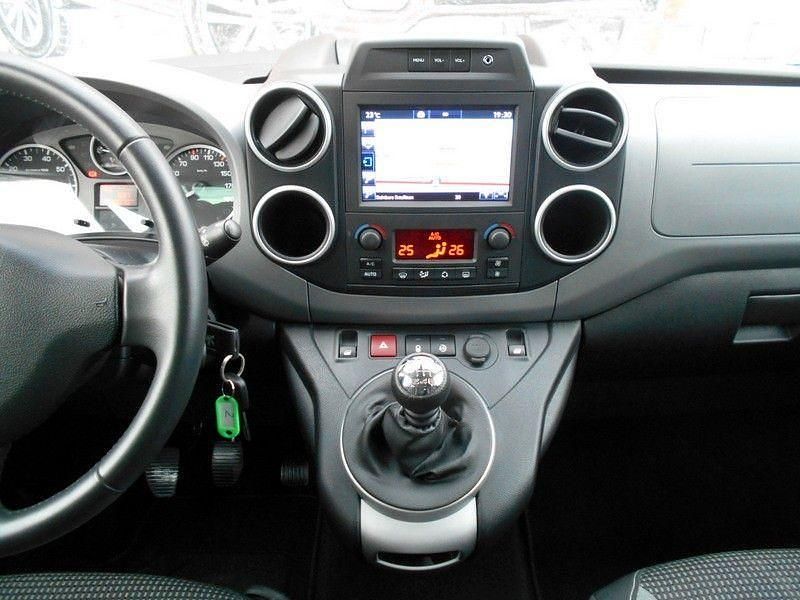 Gebraucht Peugeot TePee Allure 120 PS (88 kW) 2017 Braun Van / Kleinbus