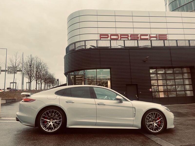 Grau Gebraucht 2017 Porsche Panamera Turbo Limousine | 75.000 € (Superpreis) - Bild 1/4