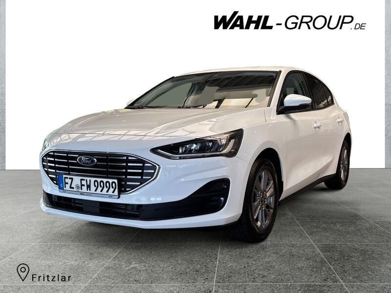 Frostweiß Gebraucht 2024 Ford Focus Titanium Limousine | 19.990 € - Bild 1/4