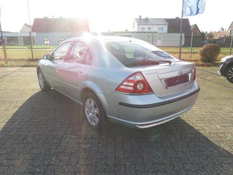 Gebraucht Ford Mondeo Ghia 125 PS (91 kW) 2006 Kristallsilber metallic Limousine