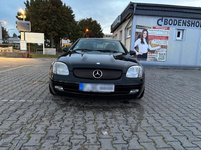 Schwarz Gebraucht 2000 Mercedes SLK230 Cabrio | 2.390 € - Bild 1/4