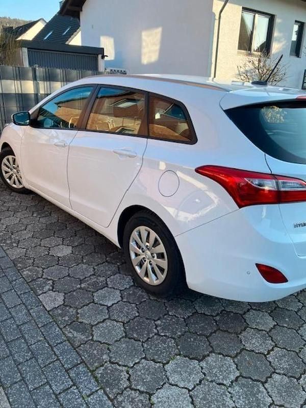 Gebraucht Hyundai i30 Style 110 PS (80 kW) 2017 Weiß Kombi