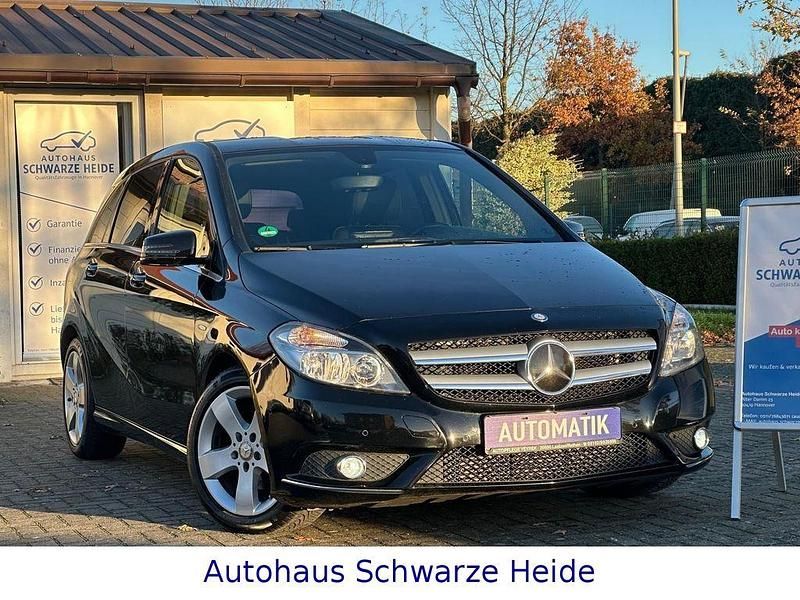 Schwarz Gebraucht 2012 Mercedes B180 Van / Kleinbus | 9.950 € (Fairer Preis) - Bild 1/3