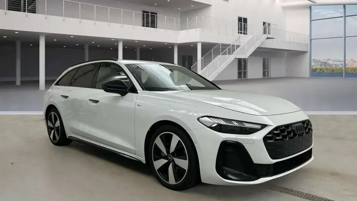 Second-hand Audi A5 S-line plus 204 CP (150 kW) 2025 Alb Break