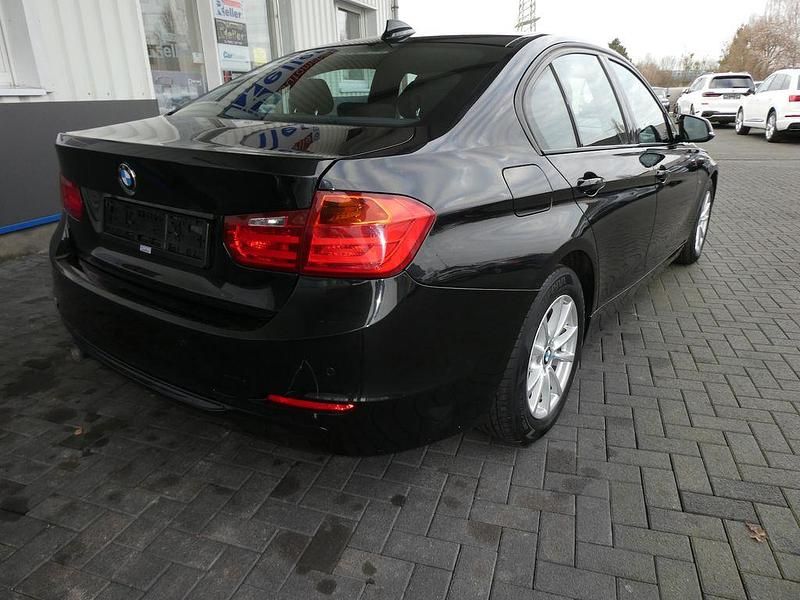 Gebraucht BMW 316 Sport Line 116 PS (85 kW) 2012 Schwarz Limousine