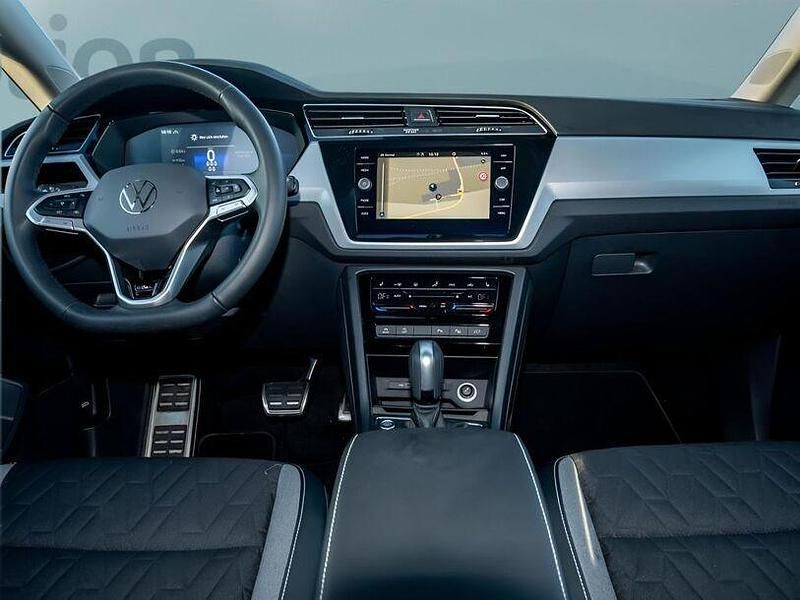 Gebraucht VW Touran 150 PS (110 kW) 2025 Weiß Van / Kleinbus