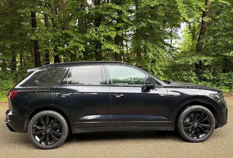 Schwarz Gebraucht 2022 VW Touareg R SUV | 49.900 € (Superpreis) - Bild 1/4