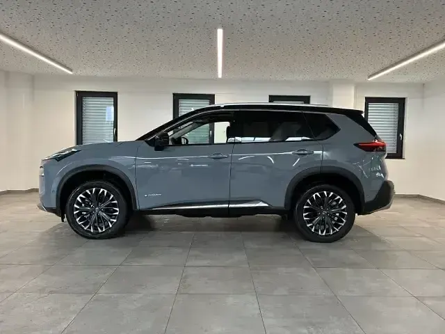 Neu Nissan X-Trail Tekna+ 213 PS (156 kW) 2026 Grau SUV