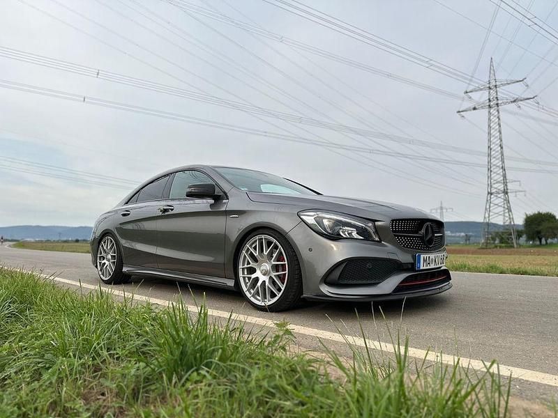 Grau Gebraucht 2017 Mercedes CLA250 Limousine | 21.299 € (Fairer Preis) - Bild 1/4