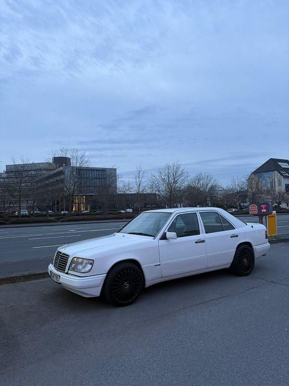 Gebraucht Mercedes E320 Sportline 220 PS (161 kW) 1995 Weiß Limousine