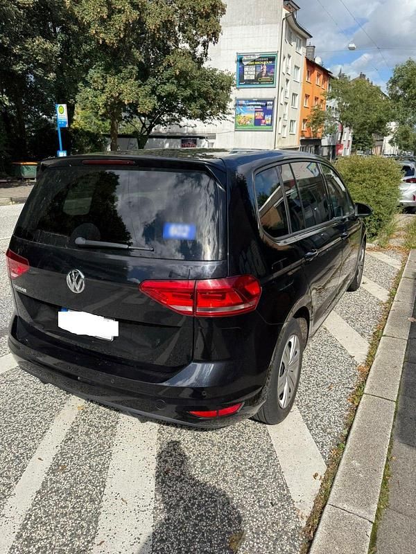 Gebraucht VW Touran S 150 PS (110 kW) 2021 Schwarz Van / Kleinbus