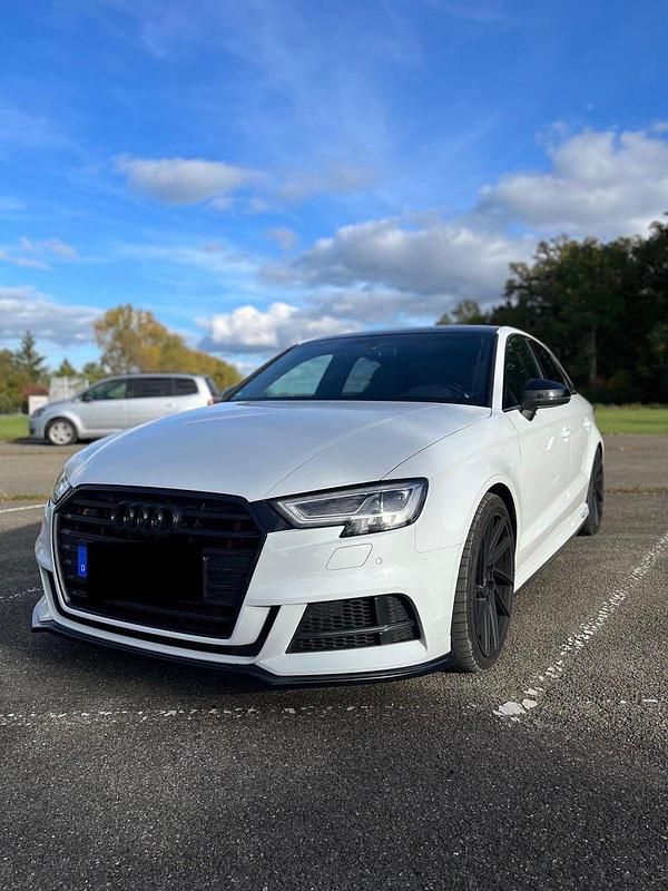 Weiß Gebraucht 2017 Audi S3 Sport Limousine | 26.900 € (Fairer Preis) - Bild 1/4