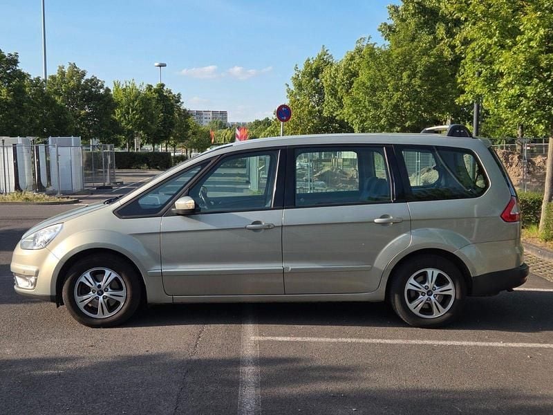 Gebraucht Ford Galaxy Trend 145 PS (106 kW) 2009 Grau Van / Kleinbus