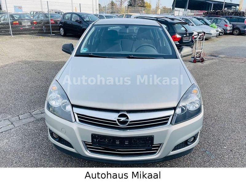 Gebraucht Opel Astra Selection 116 PS (85 kW) 2009 Pannacotta Limousine