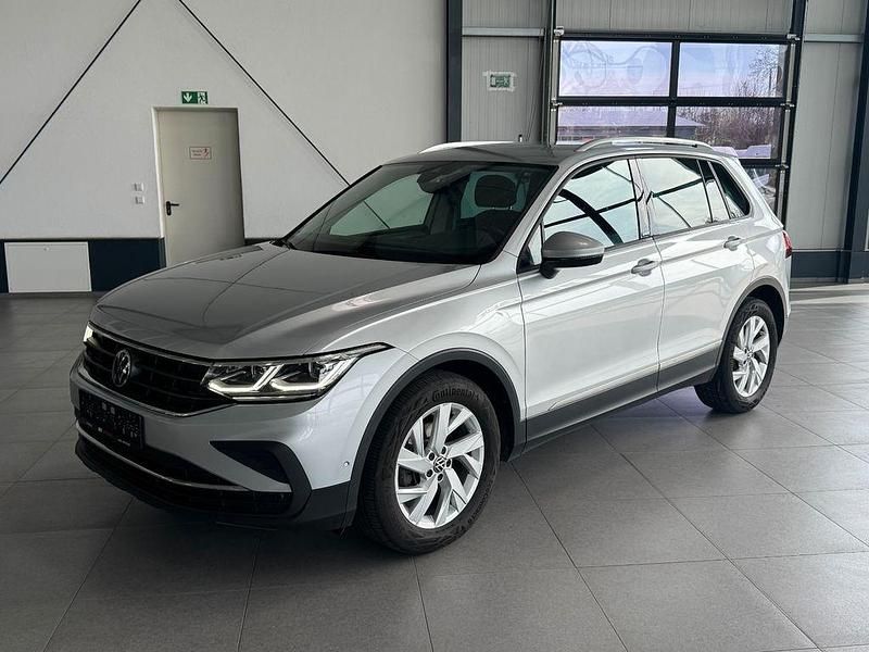 Gebraucht VW Tiguan Active 150 PS (110 kW) 2023 Reflex silver metallic SUV