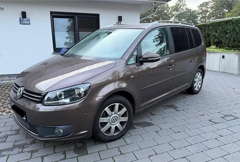 Braun Gebraucht 2014 VW Touran Van / Kleinbus | 13.400 € (Teuer) - Bild 1/4