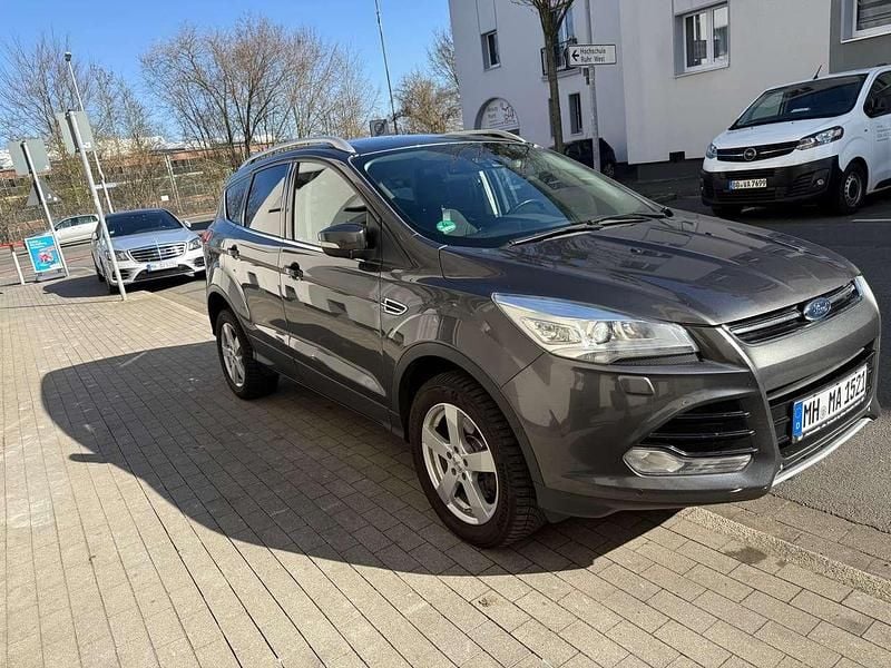 Gebraucht Ford Kuga Titanium 150 PS (110 kW) 2016 Grau SUV
