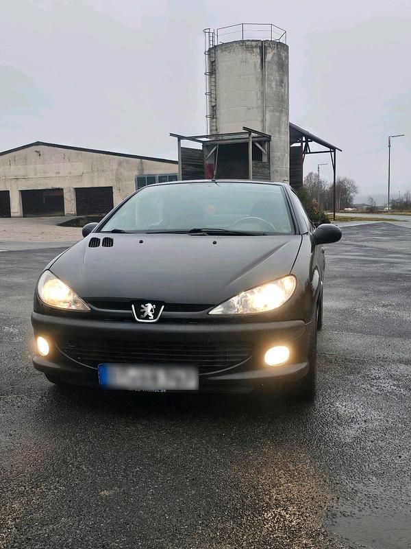 Schwarz Gebraucht 2003 Peugeot 206 CC Cabrio | 1.888 € (Etwas zu teuer) - Bild 1/4