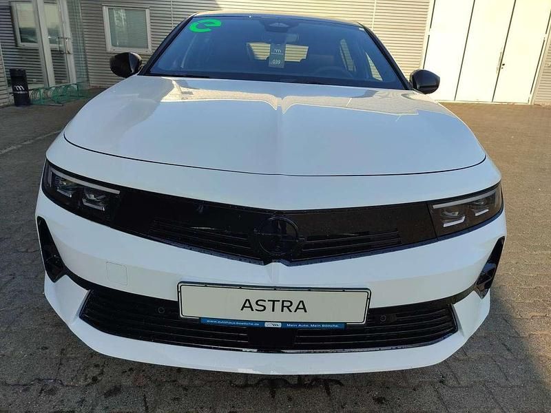 Neu Opel Astra 114 kW (156 PS) 2026 Lack weiss banquise/typ aussen Limousine