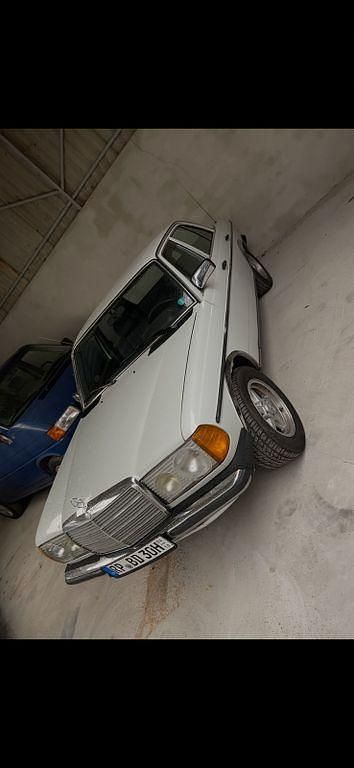 Gebraucht Mercedes E300 95 PS (69 kW) 1979 Weiß Limousine