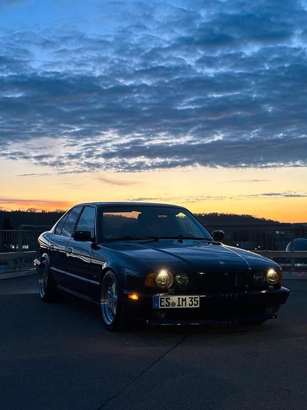 Blau Gebraucht 1995 BMW 525 Limousine | 15.000 € - Bild 1/4
