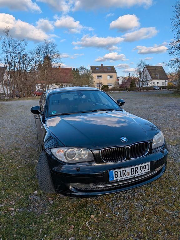 Gebraucht BMW 118 143 PS (105 kW) 2011 Schwarz Kleinwagen