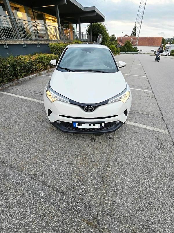 Weiß Gebraucht 2017 Toyota C-HR SUV | 16.499 € (Fairer Preis) - Bild 1/4