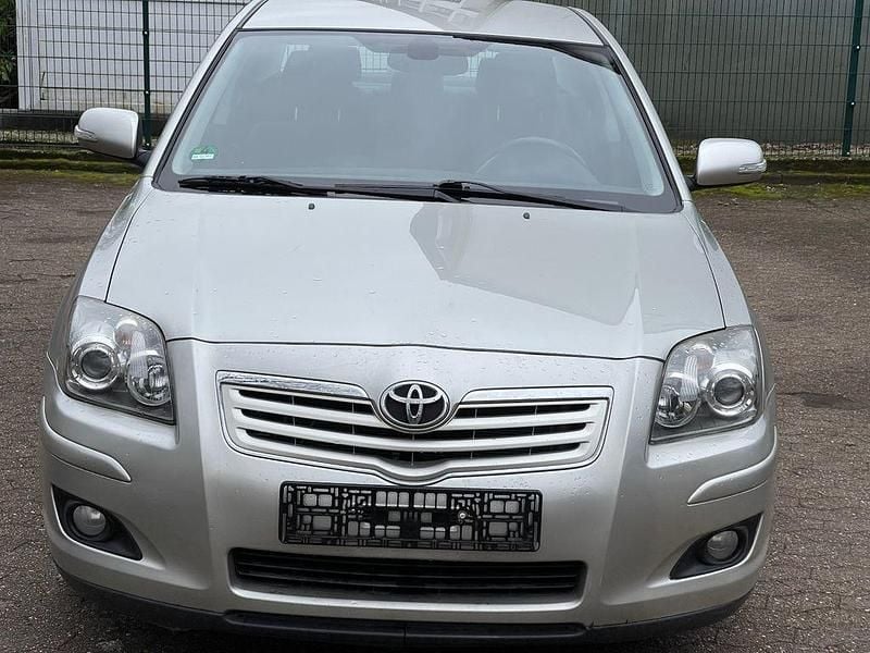 Gebraucht Toyota Avensis Sol 129 PS (94 kW) 2007 Silber Limousine