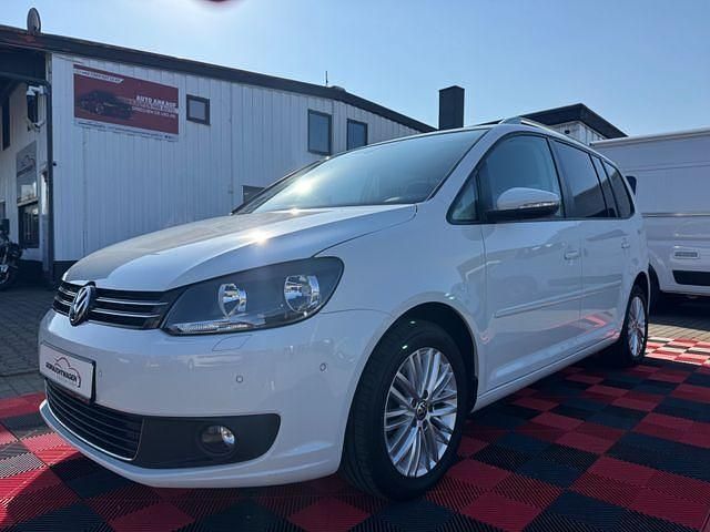 Weiß Gebraucht 2015 VW Touran Comfortline Van / Kleinbus | 14.999 € (Guter Preis) - Bild 1/4