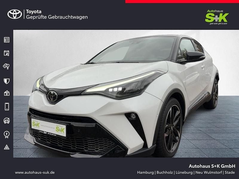Platinumweiß perlef Gebraucht 2022 Toyota C-HR+ Sport SUV | 28.980 € (Fairer Preis) - Bild 1/4