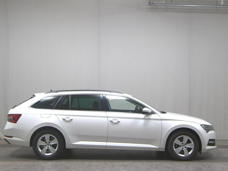 Weiss Gebraucht 2020 Skoda Superb Ambition Kombi | 17.280 € (Superpreis) - Bild 1/4