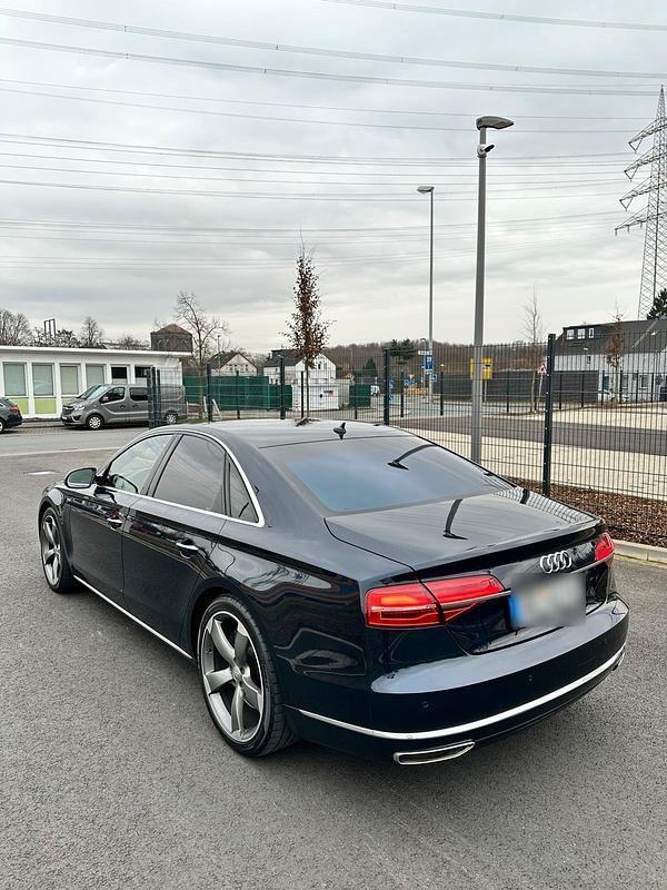 Second-hand Audi A8 385 CP (283 kW) 2014 Albastru Berlinǎ