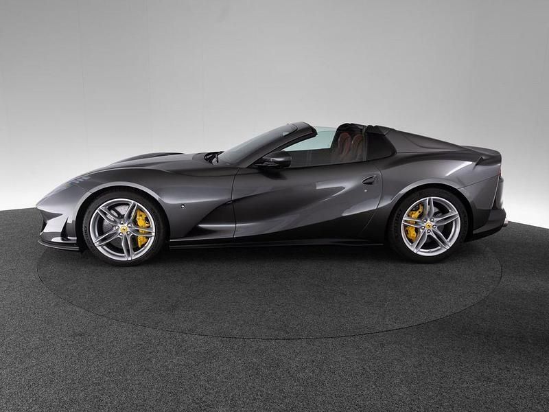 Gebraucht Ferrari 812 799 PS (587 kW) 2023 Grigio silverstone Cabrio