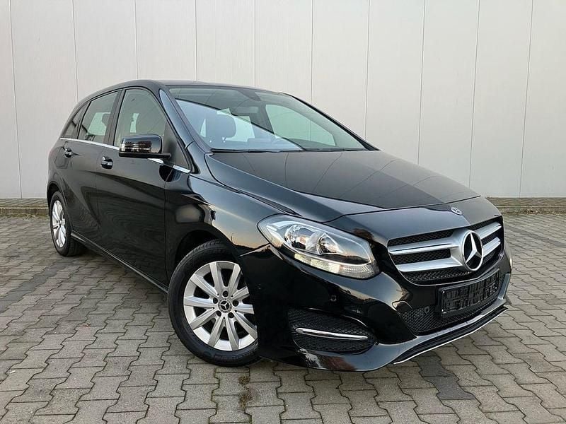 Schwarz Gebraucht 2018 Mercedes B180 Van / Kleinbus | 15.800 € (Guter Preis) - Bild 1/4