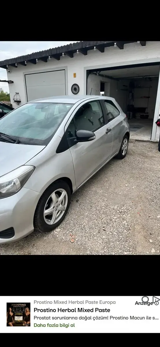 Gebraucht Toyota Yaris 69 PS (50 kW) 2012 Silber Kleinwagen