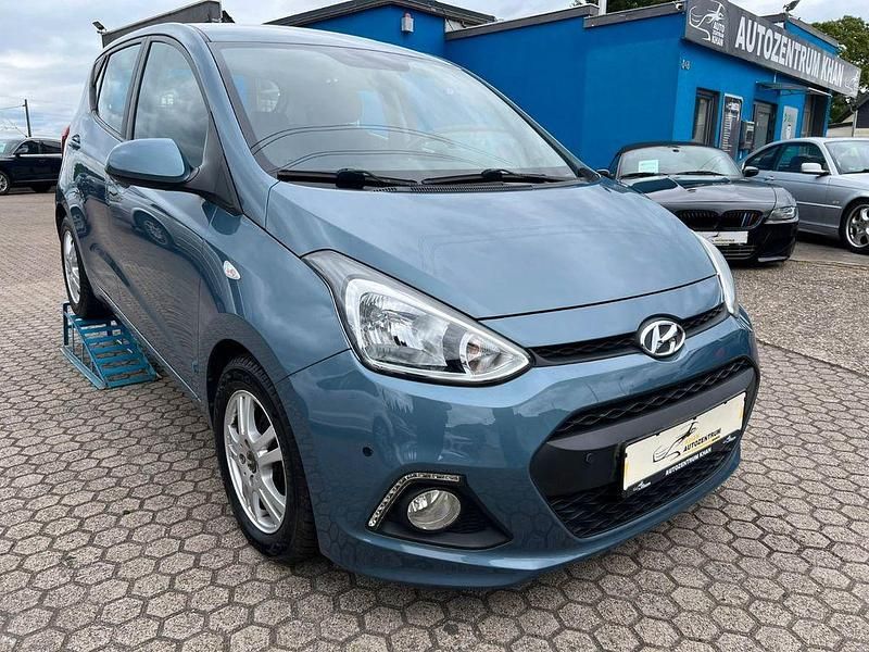 Blau Gebraucht 2014 Hyundai i10 Edition Kleinwagen | 7.490 € (Fairer Preis) - Bild 1/4