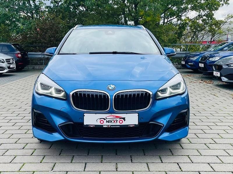 Estorilblau ii Gebraucht 2020 BMW 225 Active Tourer M Sport Van / Kleinbus | 19.900 € (Fairer Preis) - Bild 1/4