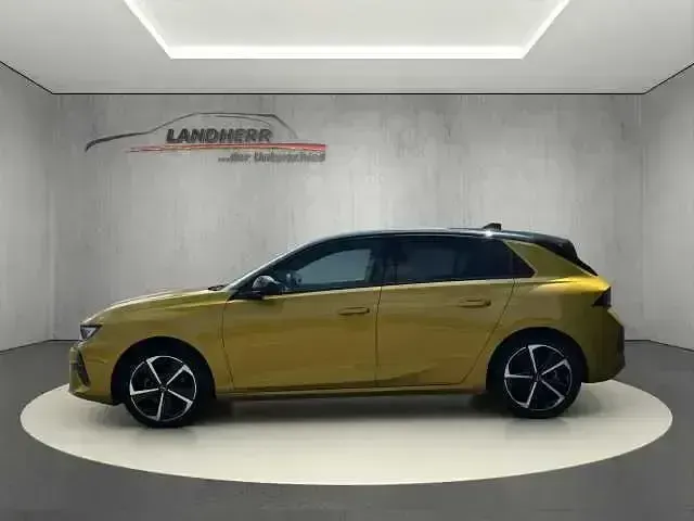 Gebraucht Opel Astra 131 PS (96 kW) 2024 Kult gelb (metallic) Kleinwagen