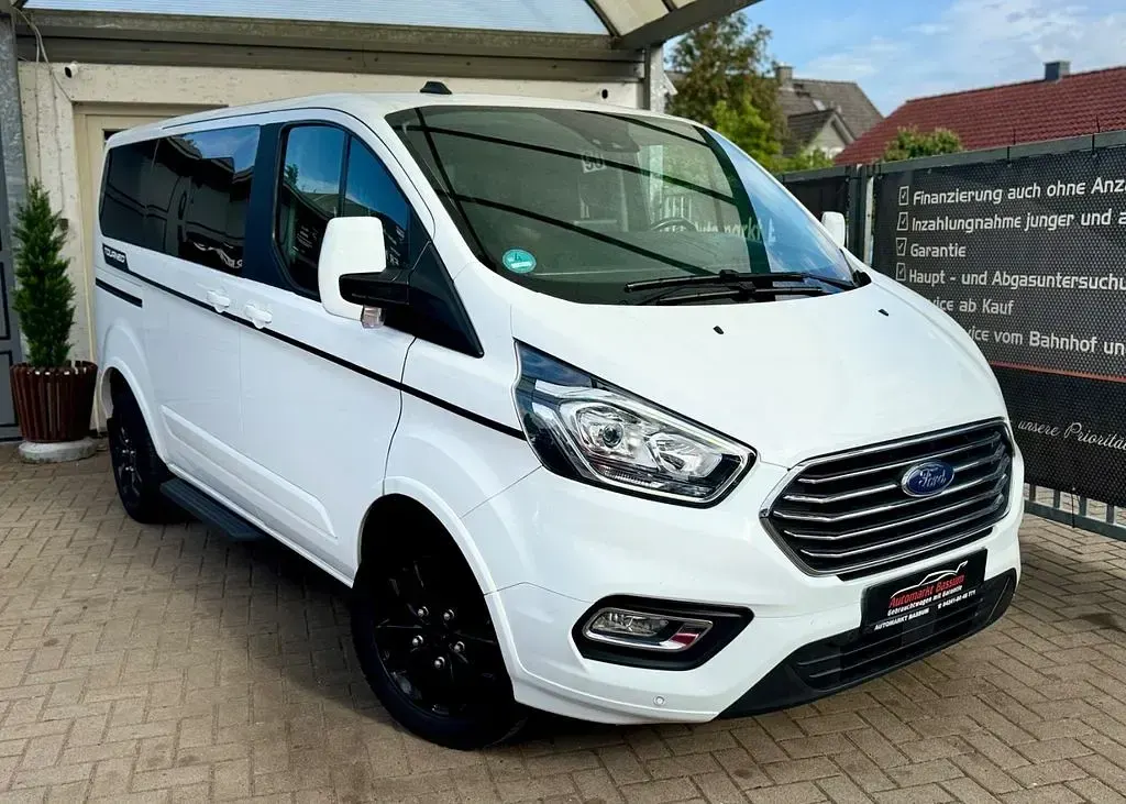 Gebraucht Ford Tourneo Custom Titanium 185 PS (136 kW) 2021 Weiß Van