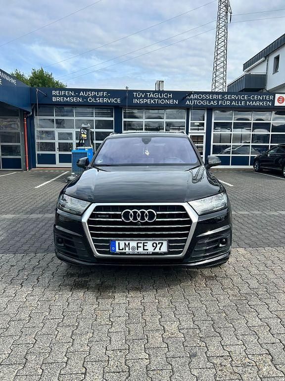 Gebraucht Audi Q7 Ambiente 218 PS (160 kW) 2018 Schwarz SUV