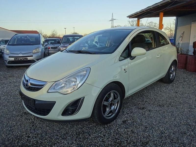 Weiß Gebraucht 2011 Opel Corsa Satellite Limousine | 1.100 € (Guter Preis) - Bild 1/4
