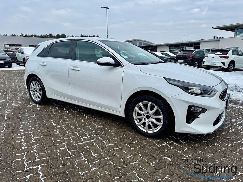 Gebraucht Kia Ceed Spirit 140 PS (102 kW) 2018 Weiß Kleinwagen
