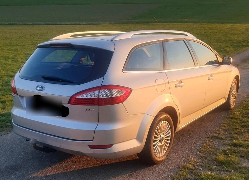 Gebraucht Ford Mondeo 140 PS (102 kW) 2011 Silber Kombi