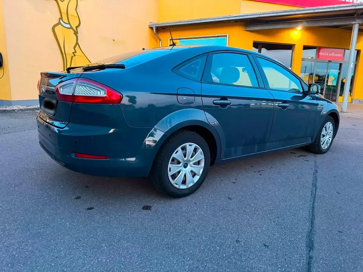 Gebraucht Ford Mondeo 140 PS (102 kW) 2012 Grau Limousine
