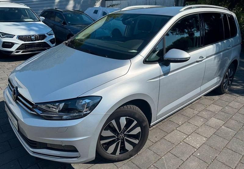 Silber Gebraucht 2024 VW Touran Move Van / Kleinbus | 37.450 € (Etwas zu teuer) - Bild 1/4