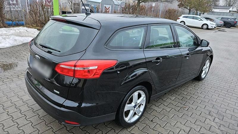 Gebraucht Ford Focus 101 PS (74 kW) 2017 Schwarz Kombi