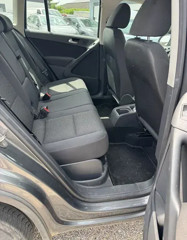 Gebraucht VW Tiguan Trendline 122 PS (89 kW) 2012 Pepper grey metallic SUV