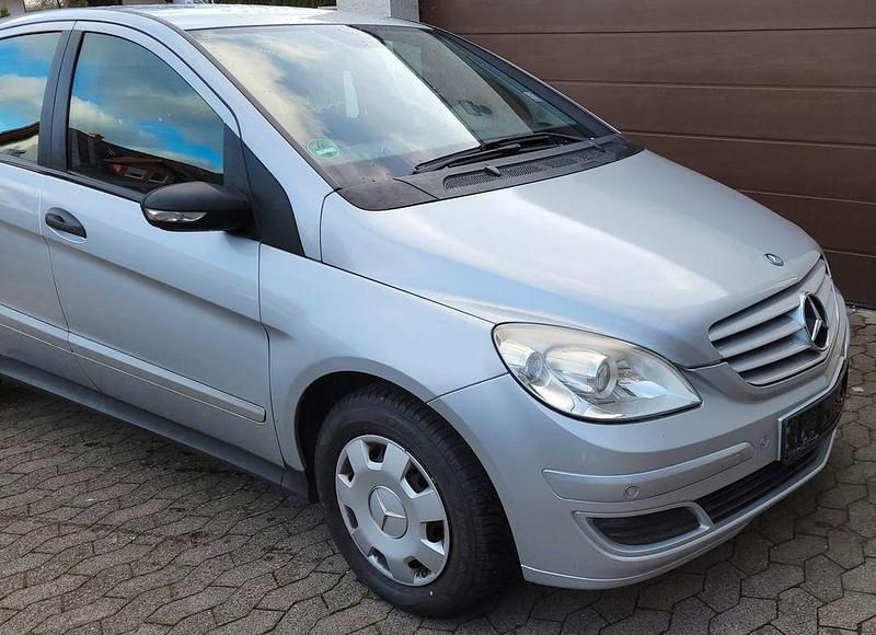 Gebraucht Mercedes B150 95 PS (69 kW) 2006 Silber Van / Kleinbus