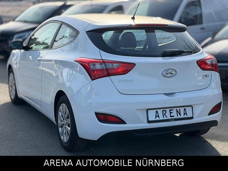 Gebraucht Hyundai i30 110 PS (80 kW) 2015 Weiß Coupé