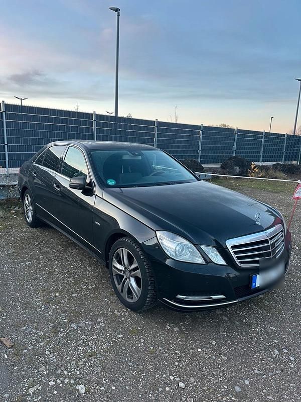 Schwarz Gebraucht 2011 Mercedes E350 Limousine | 8.000 € (Superpreis) - Bild 1/4
